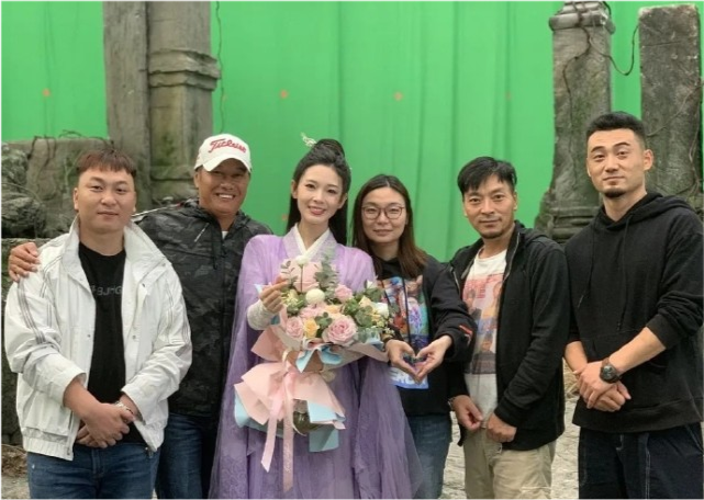 皓衣行|《皓衣行》导演晒演员杀青生图，未给罗云熙修图招致粉丝疯狂辱骂，无奈删博