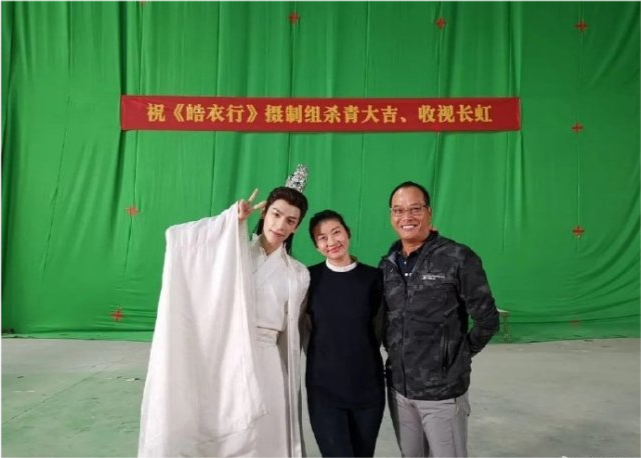 皓衣行|《皓衣行》导演晒演员杀青生图，未给罗云熙修图招致粉丝疯狂辱骂，无奈删博