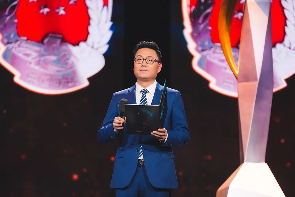 李晓东,出生于陕西渭南 现主持中央电视台法制节目《今日说法》