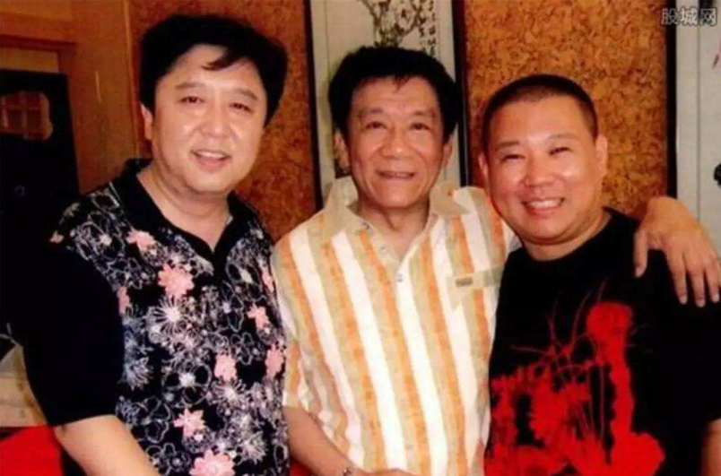 郭德纲|一首诗获网友近47万点赞：郭德纲为侯耀文写的这首诗，真有水平吗