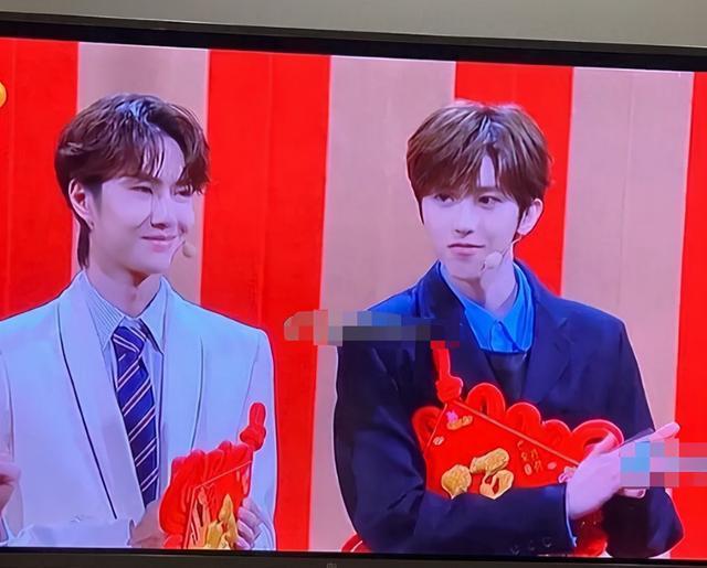 王一博被评同框杀手蔡徐坤被衬托的沉鱼落雁他却成天仙下凡