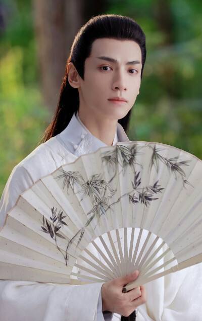 皓衣行|《皓衣行》导演晒演员杀青生图，未给罗云熙修图招致粉丝疯狂辱骂，无奈删博