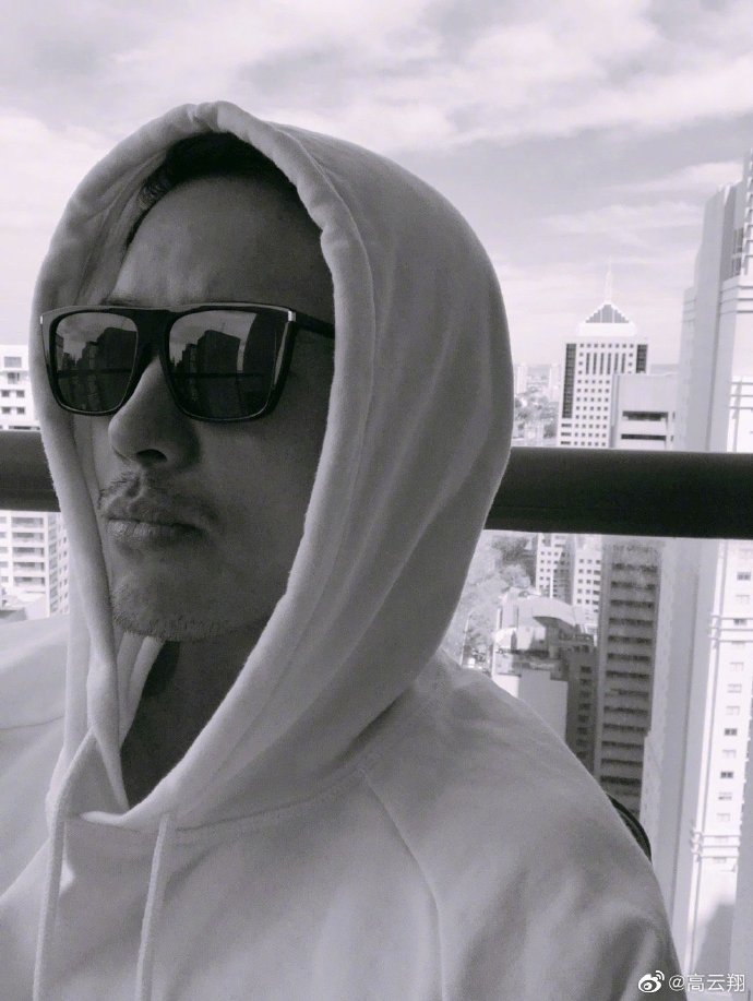 高云翔|自嘲？高云翔发文：人生就是一场没有彩排的戏！网友鼓励他复出