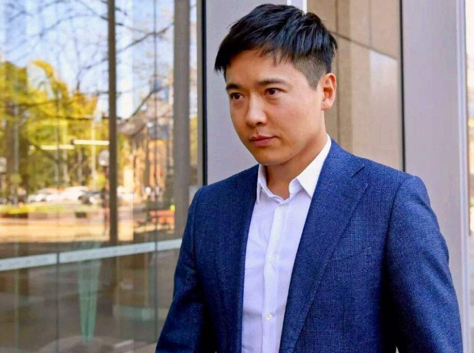 董璇|董璇新恋情曝光后，高云翔晒照开始下一站征程：一场没有彩排的戏