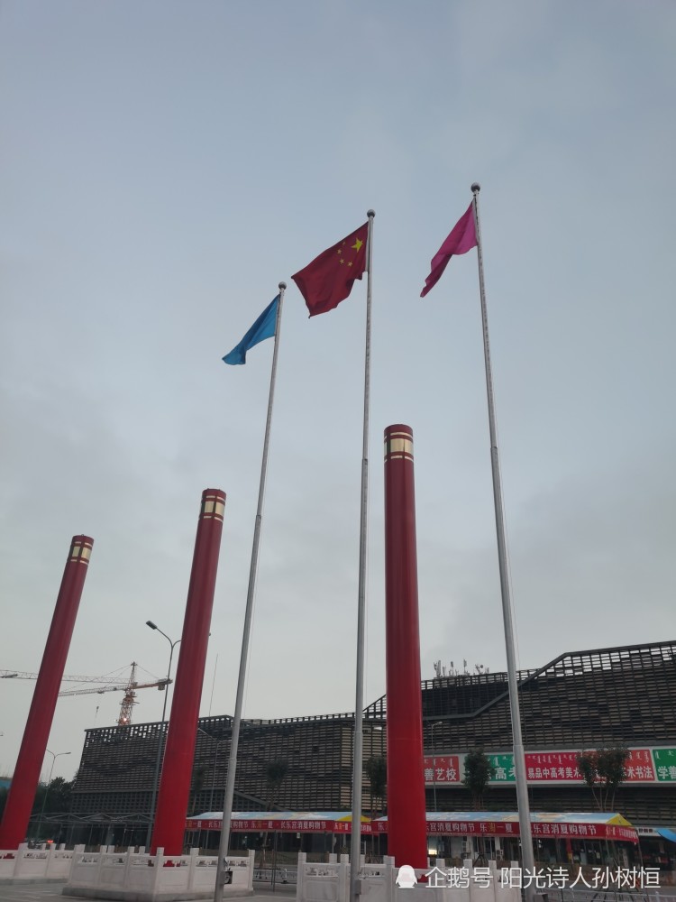 内蒙古|我躬腰悄悄前行，有时倒退，回望