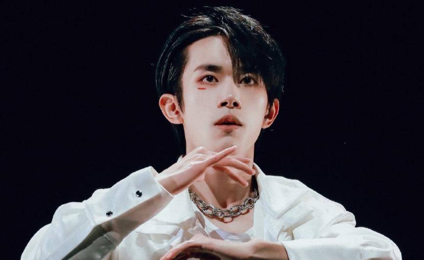 易烊千玺|易烊千玺被曝不去金鹰节后，粉丝号召不再投票，被指行为“嚣张”