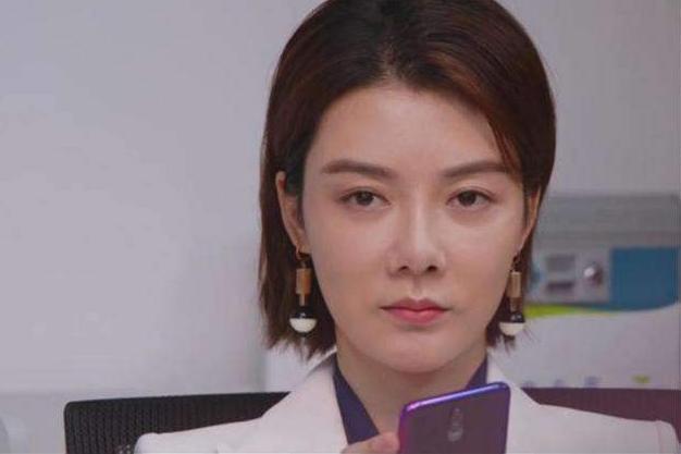 离婚|漂亮星二代，嫁不登对富翁，离婚回归成高冷白富美霸道总裁专业户