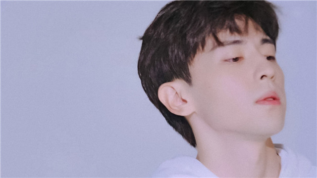 邓伦|宠粉的邓伦遭粉丝回踩，称其沦为综艺咖。演员接拍综艺，你怎么看？