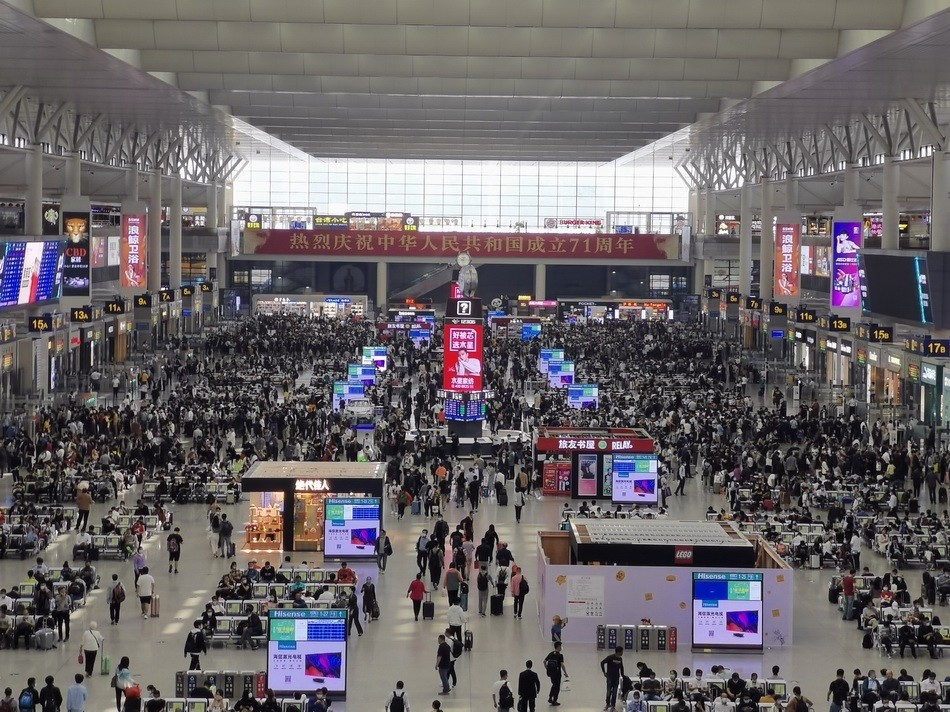 上海虹桥火车站候车大厅.  本文图片 铁路上海站供图