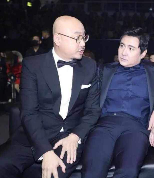 脱口秀总决赛沈腾论自己和徐峥撞脸节目中打瞌睡被发现睁目养神