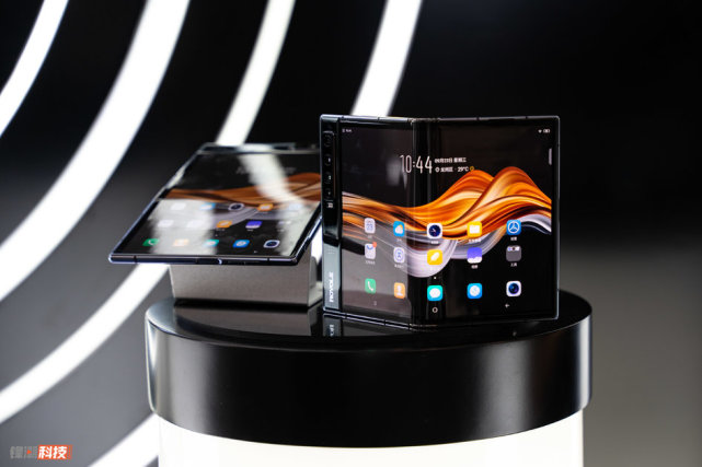 柔宇flexpai2现场体验蝉翼全柔性屏加持科技感十足