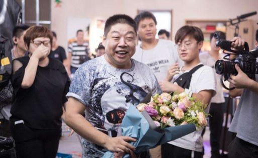 十年前郭德纲爱徒李鹤彪拳打记者,如今"沉冤得雪",如何看待?