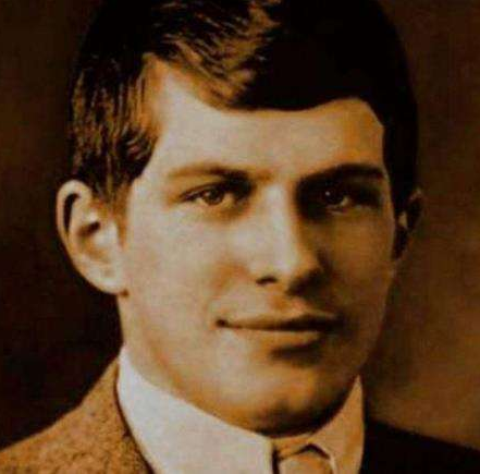 史蒂芬·威廉·霍金|盘点世界上“智商”最高的8位地球人，霍金、爱因斯坦只能垫底！