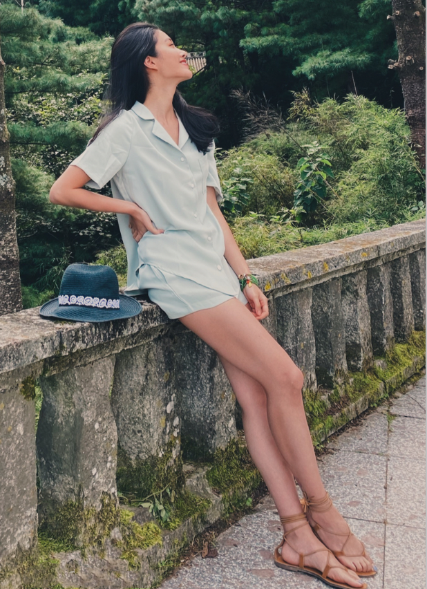 谁说腿粗女子不好看?看杨采钰穿热裤后,这身材才是直男最爱