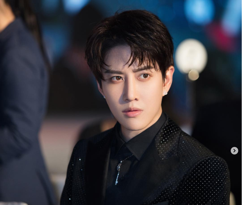 泰国高颜值人气男星mike没钱付儿子赡养费压力太大情绪奔溃