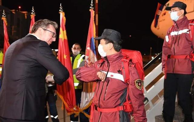 联合国大会上武契奇公开感谢中国中文翻译小哥一改过往姿态