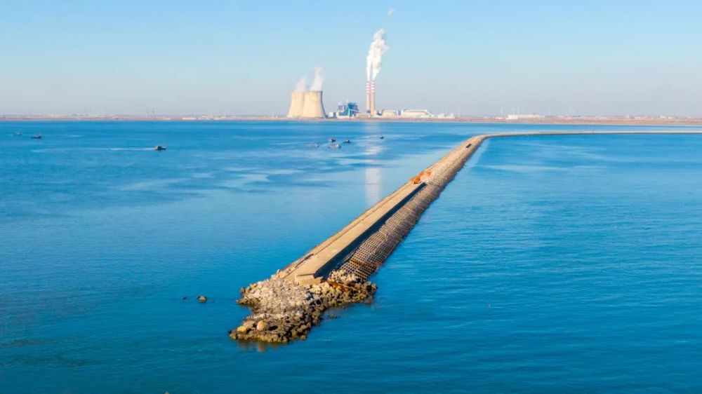 滨海新区防波堤拆除工程口门拆除施工顺利完成