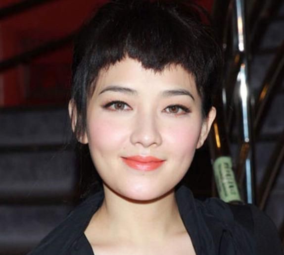 穿舌环纹花臂为爱摘除子宫乖乖女范晓萱到底经历了什么