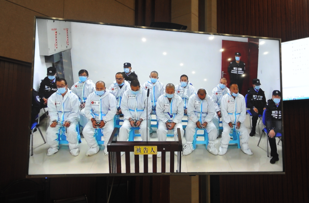 工程开工后,陆续招揽被告人马锐,明忠礼,宋玉坤,海军,马风成,马彦宝