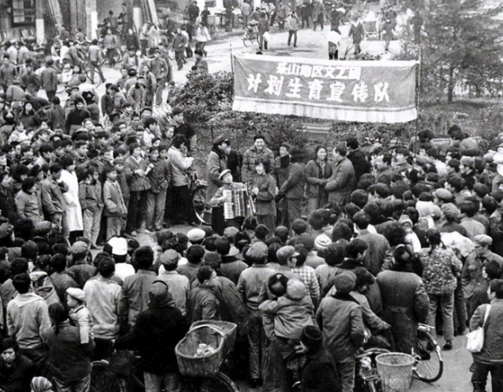 罕见的真实照片,90年代计划生育,还原当初的"疯狂"_腾讯新闻