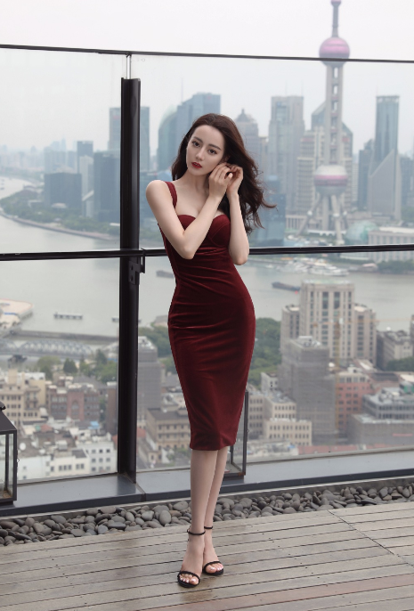 迪丽热巴|杨洋热巴穿正装同框，姐弟气场却演情侣，网友：这差距像10岁