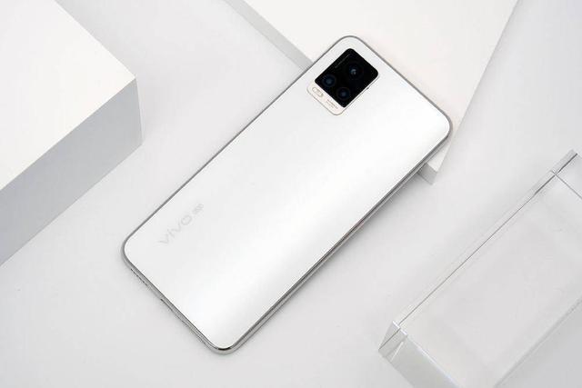 vivos7月光白圖賞這是什麼神仙顏值的5g手機