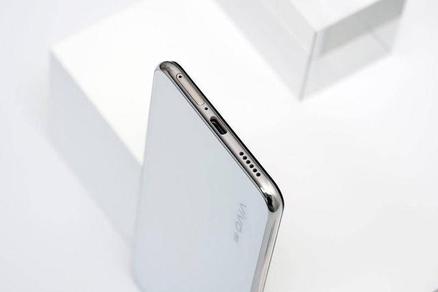 vivos7月光白圖賞這是什麼神仙顏值的5g手機