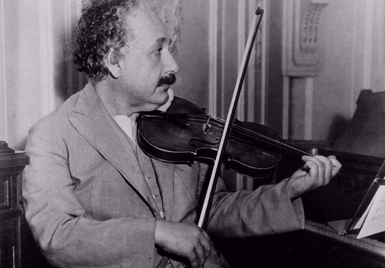 爱因斯坦|科学的尽头是神学？不然牛顿、爱因斯坦在晚年时，为何都痴迷神学