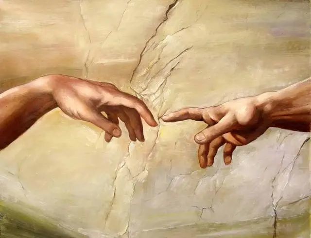 在众天使的簇拥下飞来,他伸出右手食指即将触碰到亚当左手——米开朗