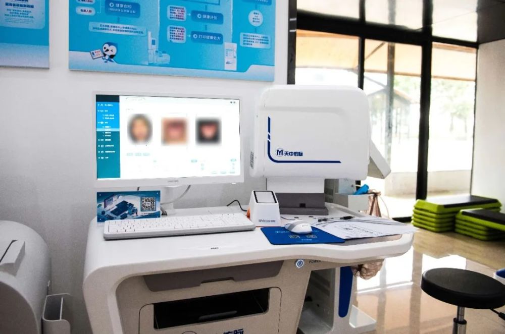 近日,区首个"云中医辨识服务系统"——"智能中医四诊仪"在漕泾镇社区