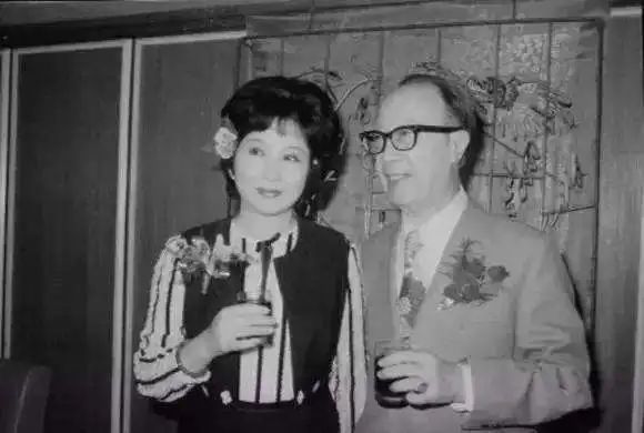 鲁迅|被鲁迅骂了八年的梁实秋：绿卡再值钱，我更爱我的祖国