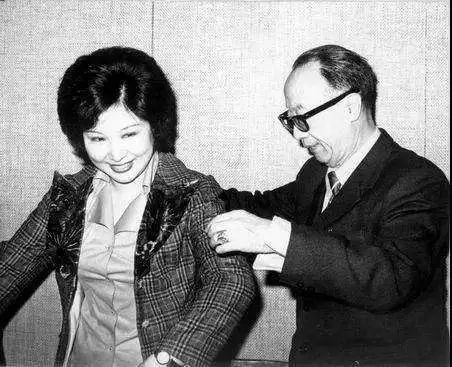 鲁迅|被鲁迅骂了八年的梁实秋：绿卡再值钱，我更爱我的祖国