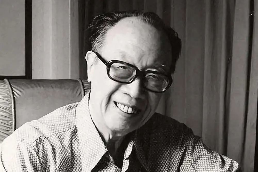 鲁迅|被鲁迅骂了八年的梁实秋：绿卡再值钱，我更爱我的祖国