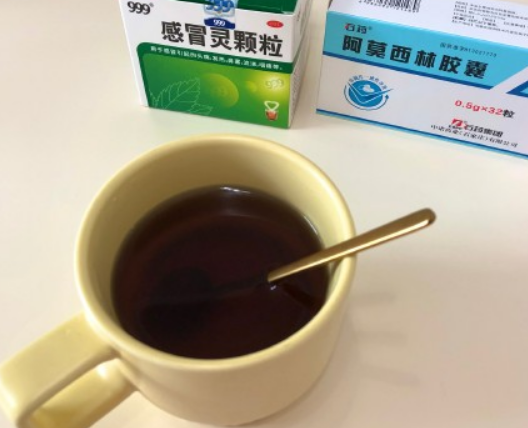 秋天的第五杯感冒冲剂此时,全妹儿正喝着全妹儿的"狗粮"都吃饱了!