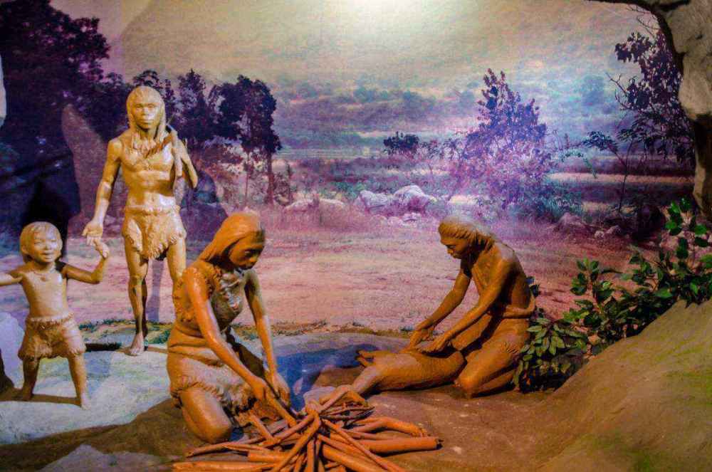原始人类|世界之大无奇不有，月神不只嫦娥姐姐，还有矮瘦丑男和暴躁大妈