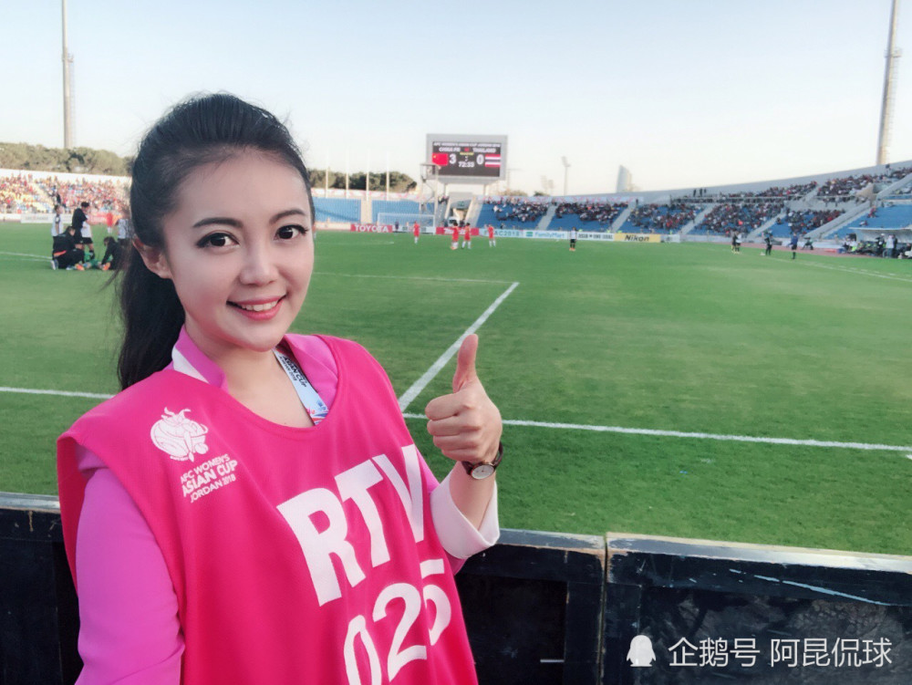 艾婷婷也是央视一位知名体育记者,不过她的项目比较冷门,是中国女足.