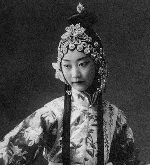 末代格格完颜童记的一生终生未嫁三次与爱新觉罗氏联姻均失败