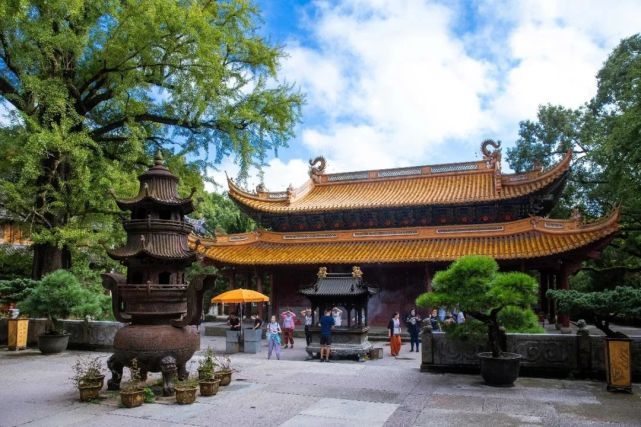 在普陀山的温柔秋日 禅庭信步 且听风吟与钟声 腾讯网