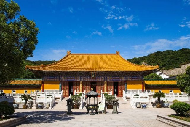 在普陀山的温柔秋日 禅庭信步 且听风吟与钟声 腾讯网