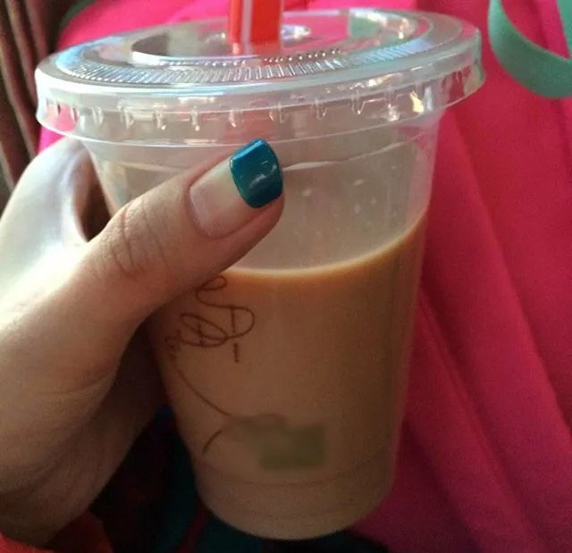 "秋天第一杯奶茶"是个什么梗?男人可以不懂,但女人一定要懂