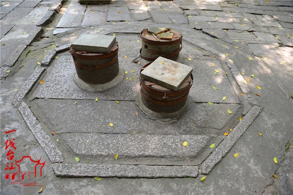 龙岭顶上的三口井.叶诚 摄