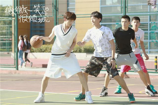 撒贝宁|撒贝宁的“尴尬C位”，戳中了娱乐圈太多男明星的痛处