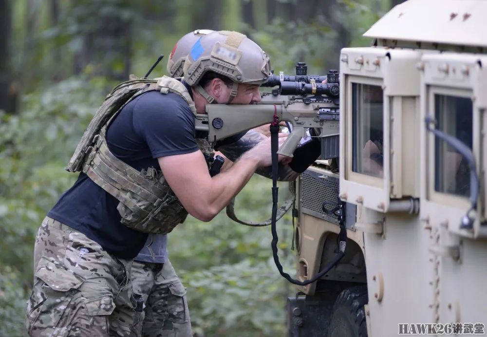 外軍動態美軍特種部隊狙擊手實彈訓練裝備細節與傳統觀念差異巨大