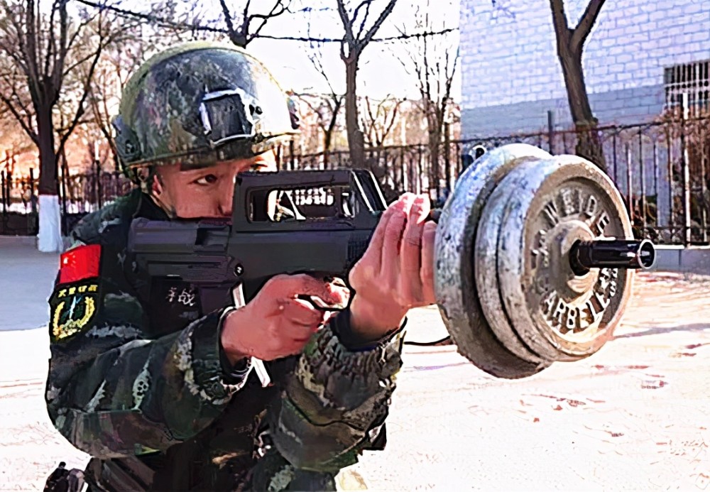 枪口挂重物训练据枪这真的科学吗专家得不偿失