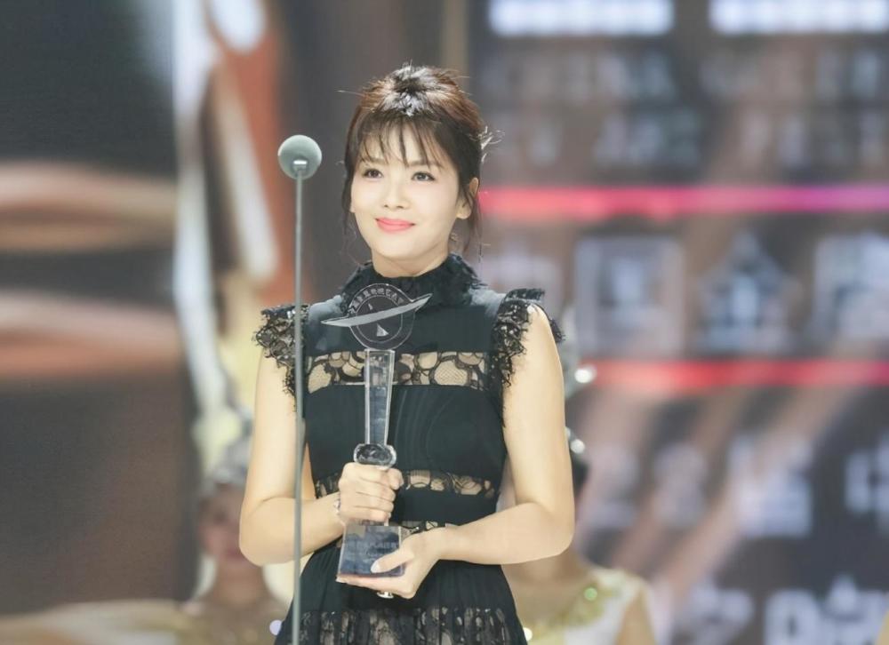 赵丽颖|赵丽颖诈奖？曾和刘涛抢视后风头，如今金鹰奖投票碾压杨幂