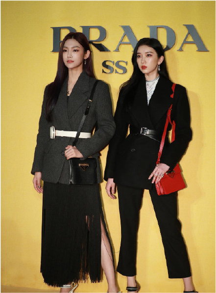 郑爽|郑爽现身Prada大秀，复古连衣裙艳压众女星，生图惊艳一洗颓势