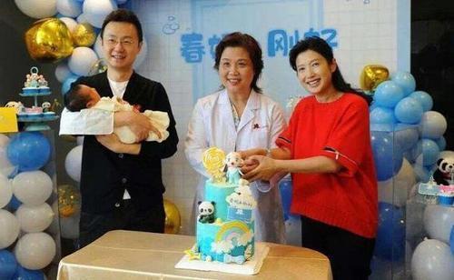 新闻联播|新闻联播又迎新女主播，新老交替呈五男五女格局，久不见欧阳夏丹