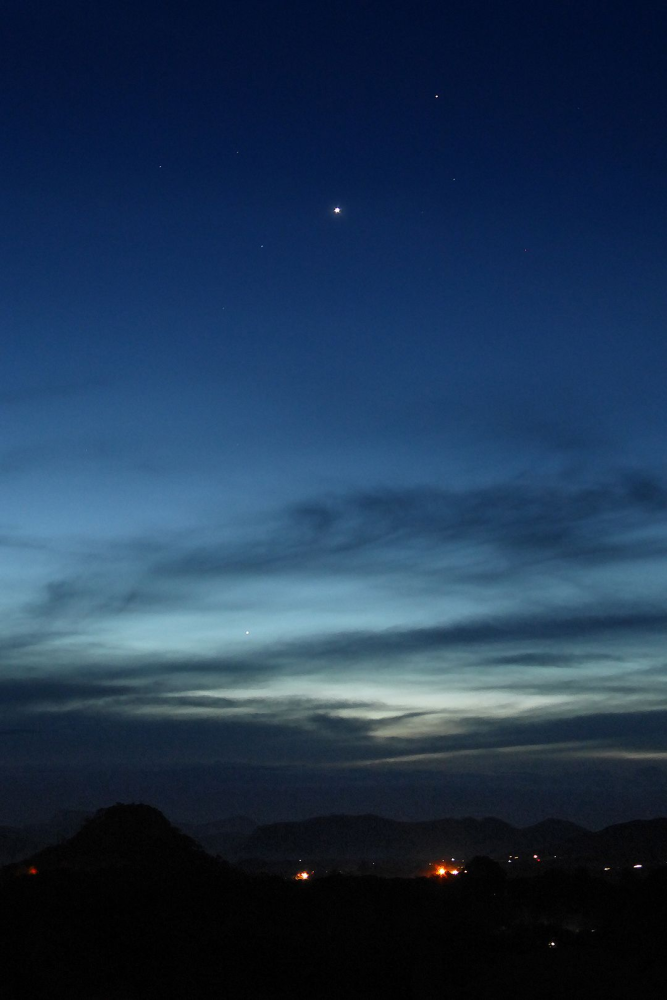月球|请定好您的闹钟，未来几天，南方夜空可赏“双星伴月”天文景观