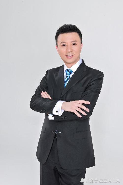 《新闻联播》再添新面孔 新主播严於信亮相_腾讯新闻