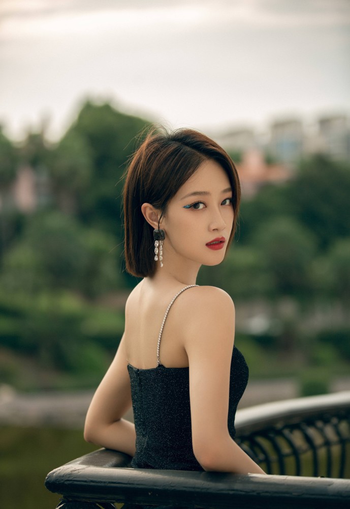 蓝盈莹|蓝盈莹晒与母亲同框照，被妈妈颜值状态惊艳，真的不是姐妹吗？